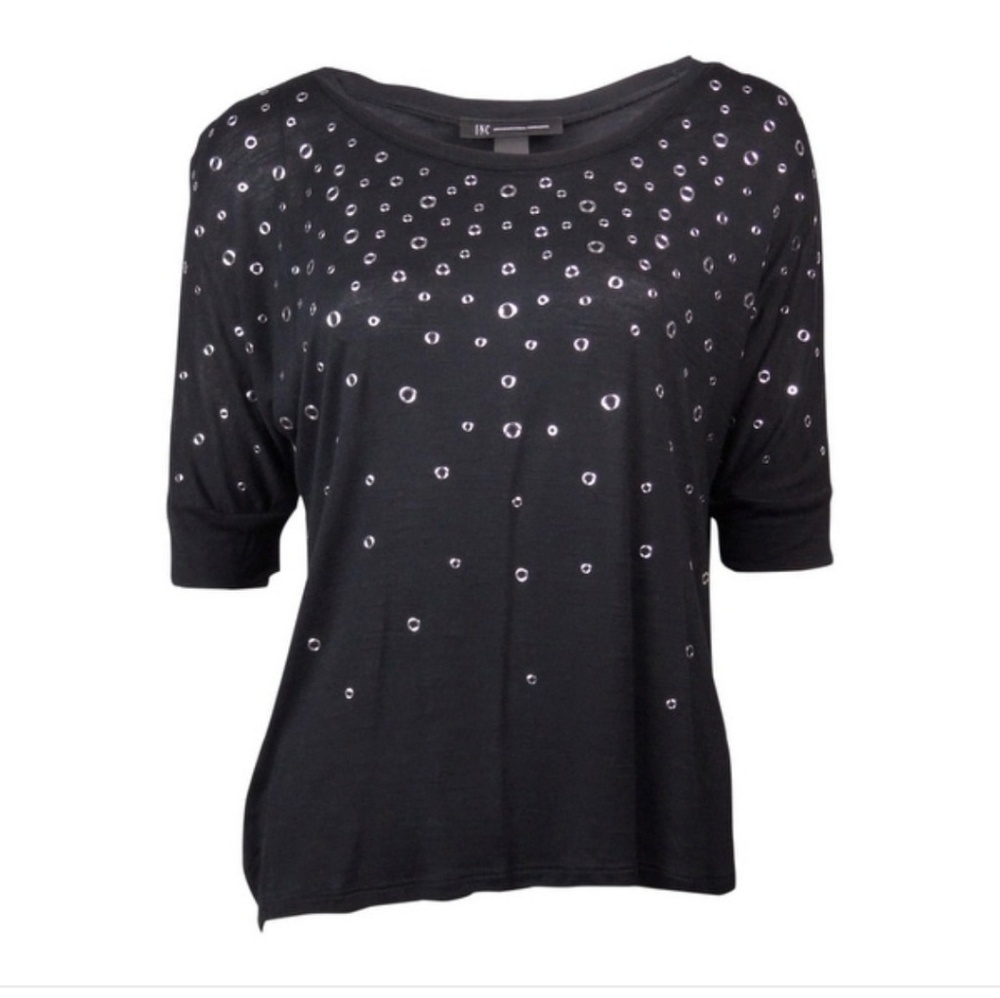 Scoop neck grommit tee